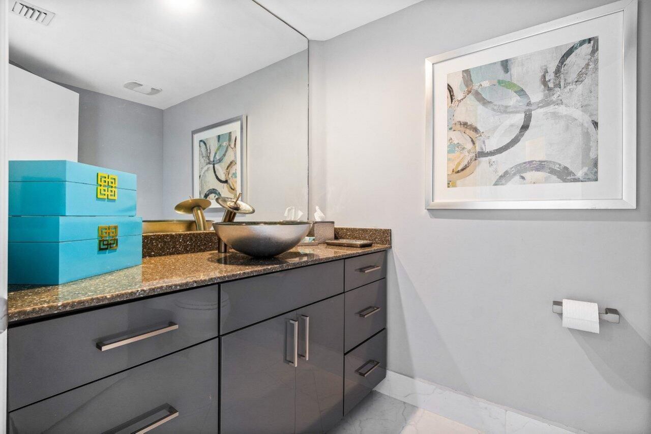 2640 Lake Shore Drive, Unit 2307, Riviera Beach, FL 33404 Photo