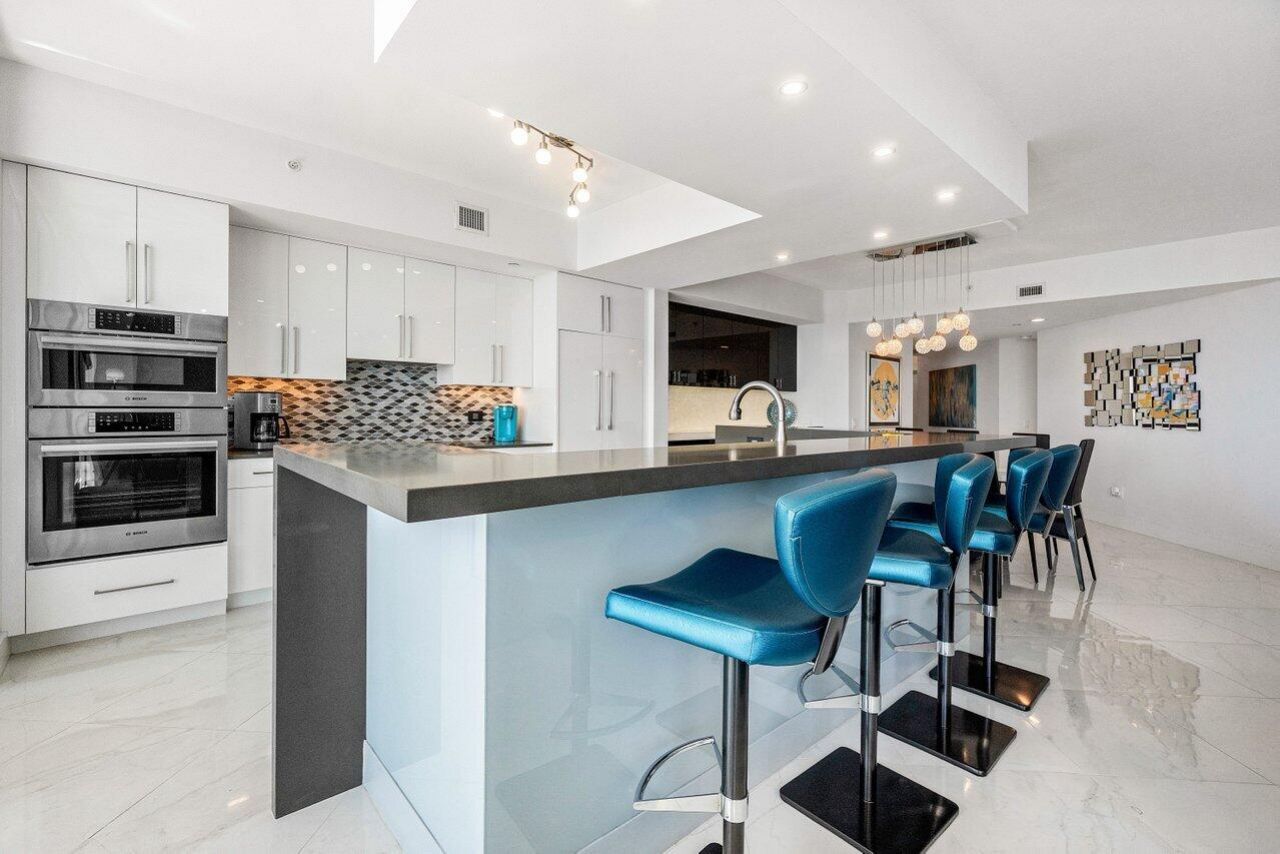 2640 Lake Shore Drive, Unit 2307, Riviera Beach, FL 33404 Photo