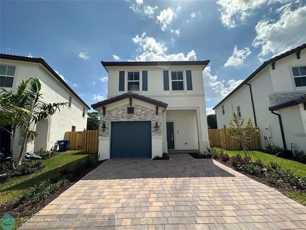 2437 NW 131st Cir, Miami, FL 33167