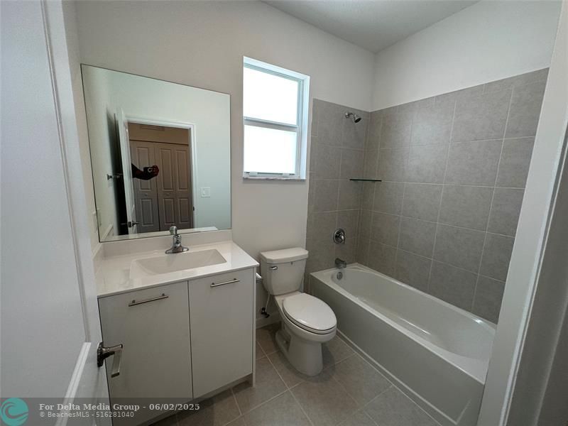 2437 NW 131st Circle, Miami, FL 33167 Photo