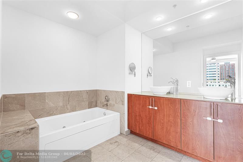 315 NE 3rd Avenue, Unit 805, Fort Lauderdale, FL 33301 Photo