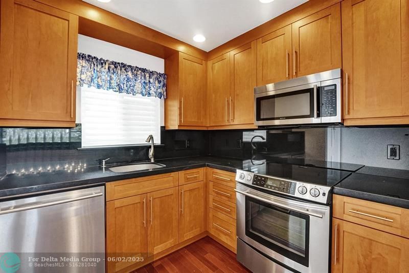 818 SE 4th Street, Unit 202, Fort Lauderdale, FL 33301 Photo