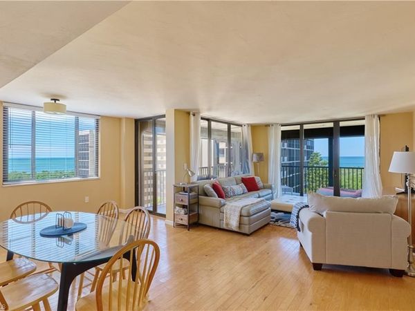 17 Bluebill AVE, Unit 901, NAPLES, FL 34108