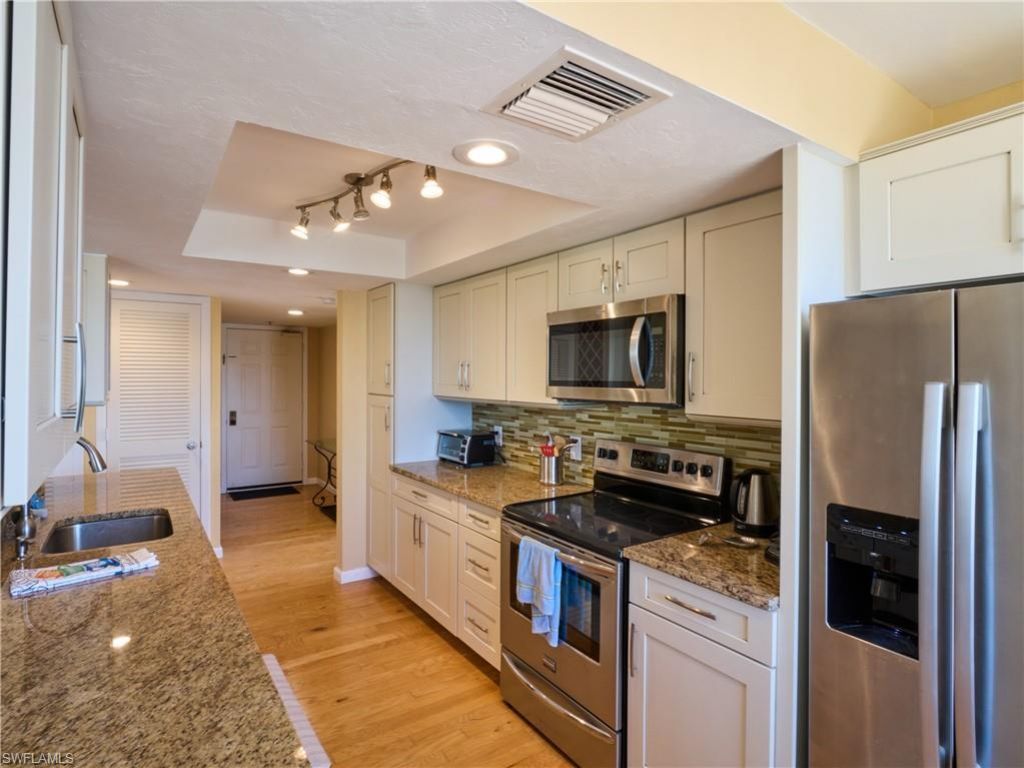 17 Bluebill Ave, Unit 901, Naples, FL 34108 Photo