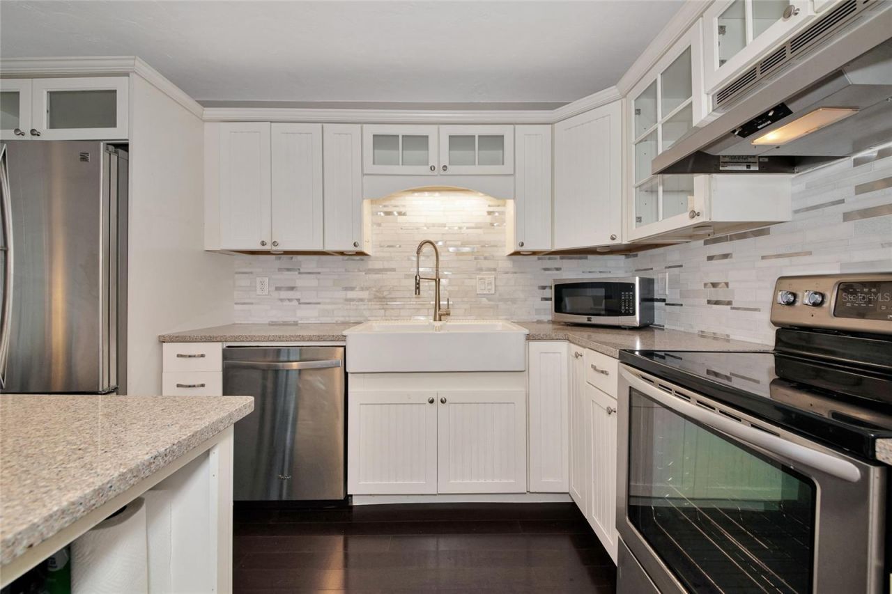 2363 Milford Circle, Sarasota, FL 34239 Photo