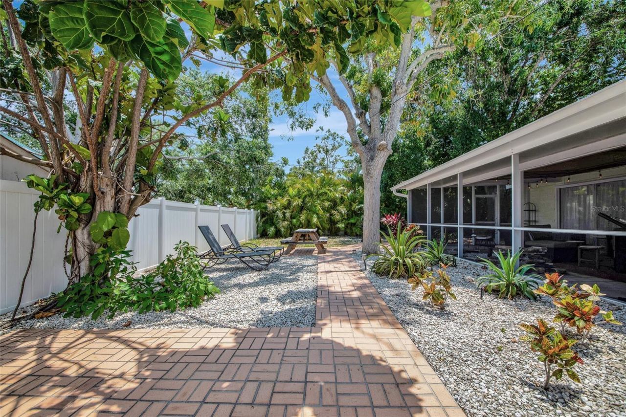 2363 Milford Circle, Sarasota, FL 34239 Photo