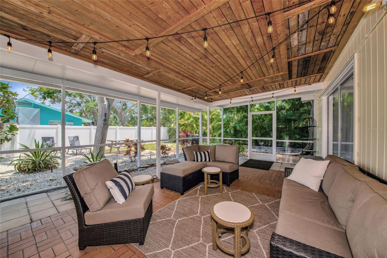 2363 Milford Circle, Sarasota, FL 34239 Photo