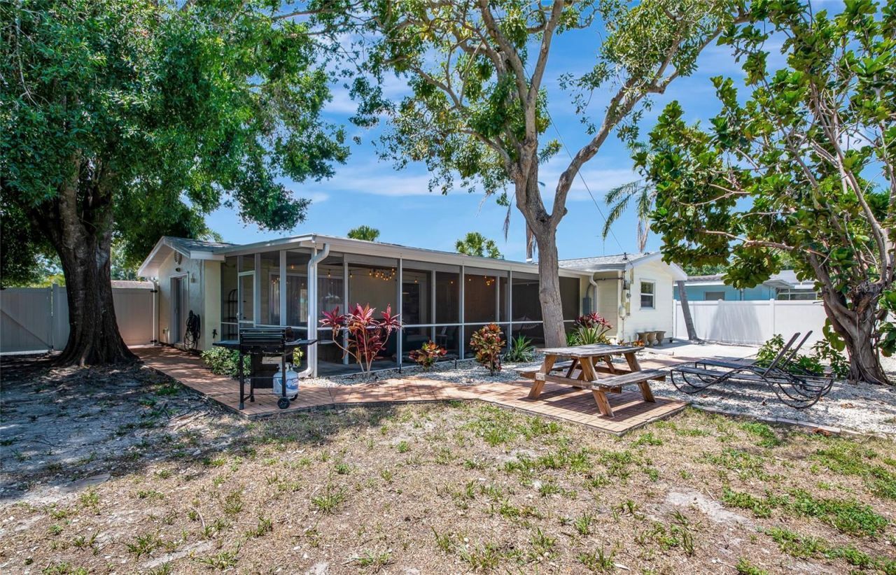 2363 Milford Circle, Sarasota, FL 34239 Photo