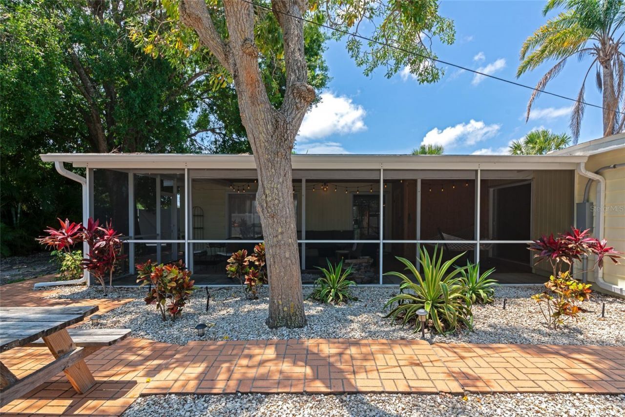 2363 Milford Circle, Sarasota, FL 34239 Photo