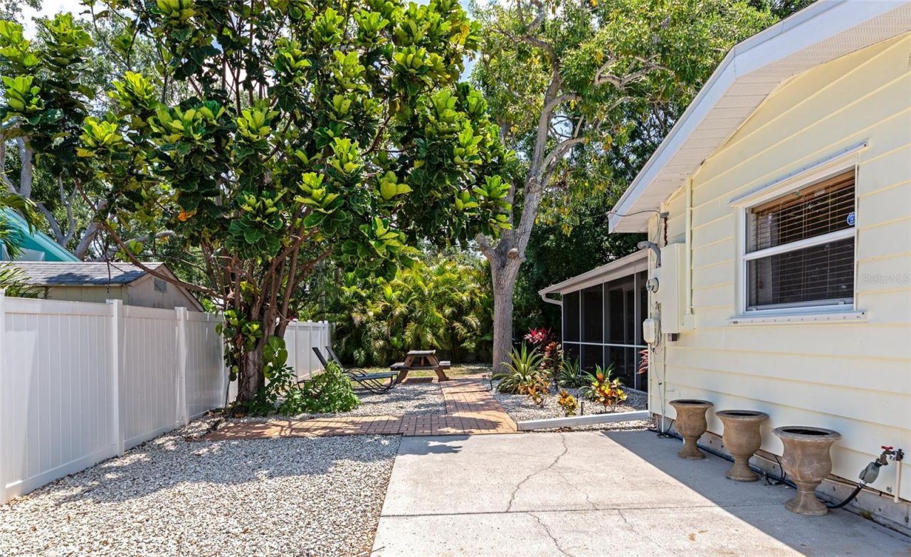 2363 Milford Circle, Sarasota, FL 34239 Photo