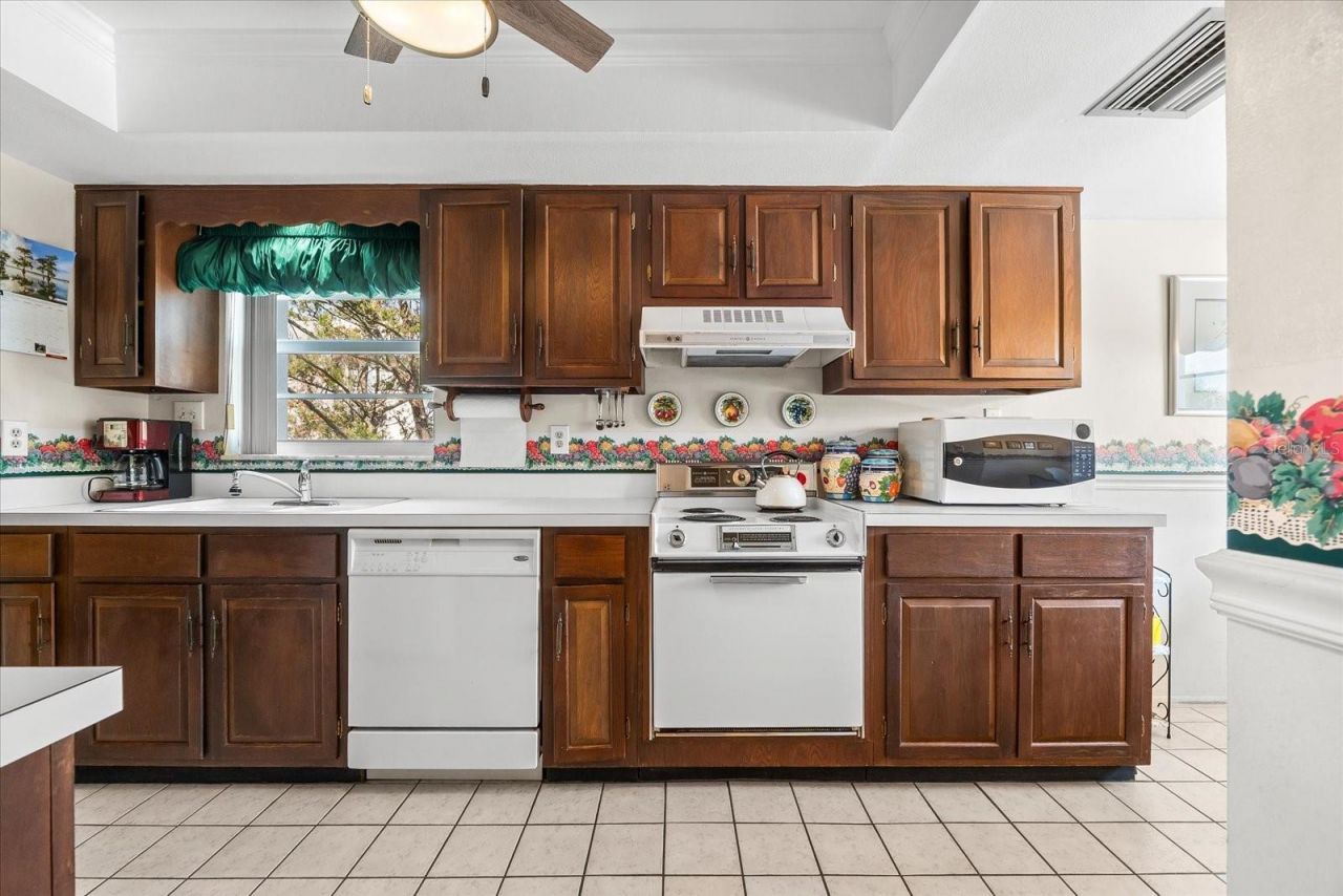 5600 Beach Way Drive, Unit 201, Sarasota, FL 34242 Photo