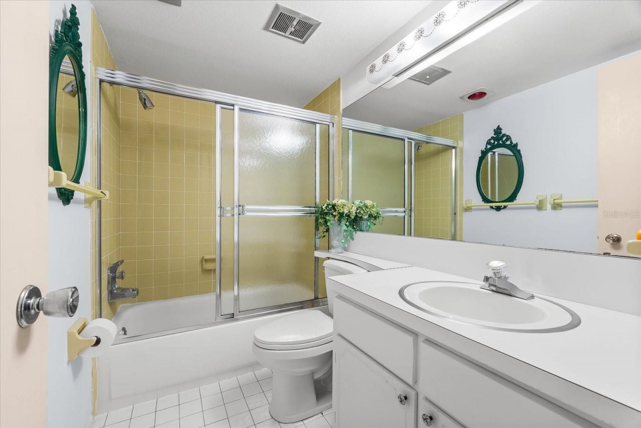 5600 Beach Way Drive, Unit 201, Sarasota, FL 34242 Photo