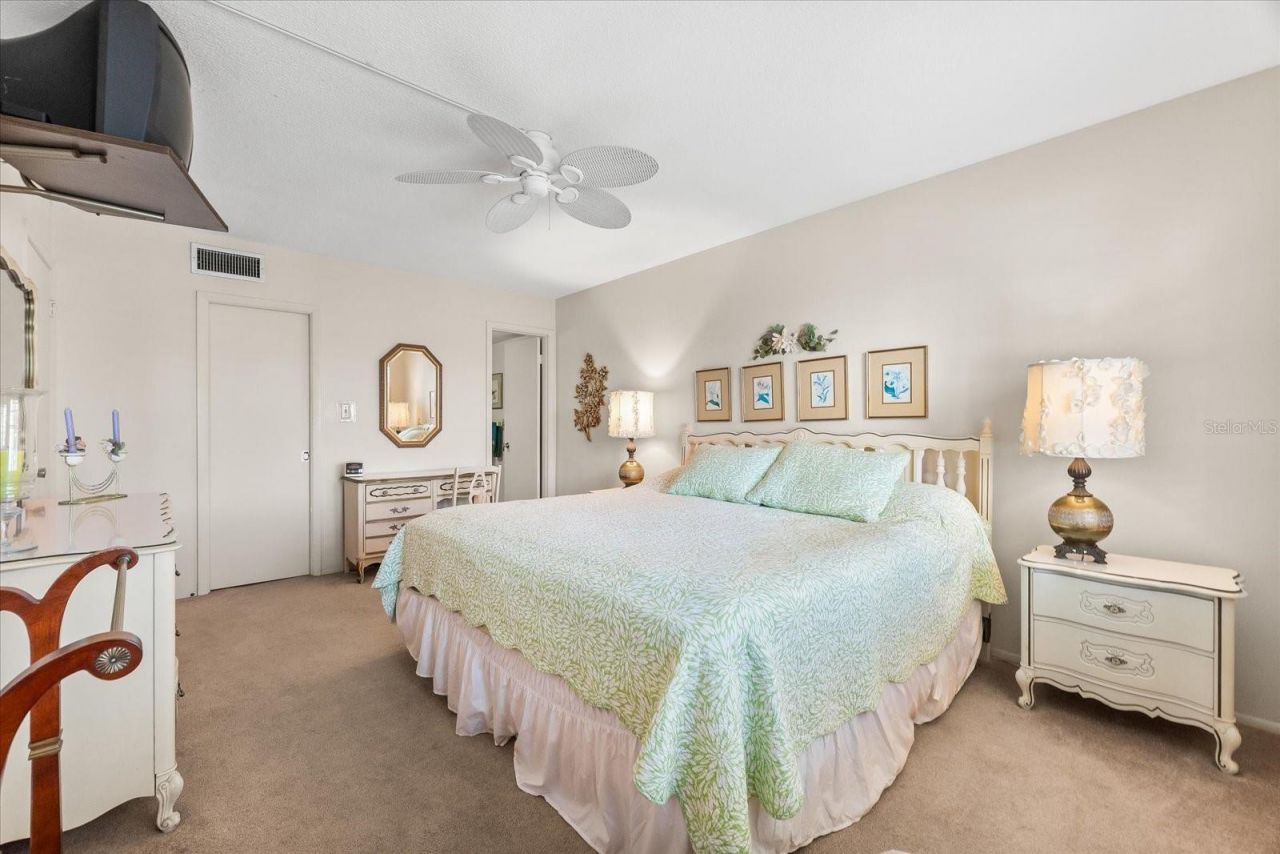 5600 Beach Way Drive, Unit 201, Sarasota, FL 34242 Photo