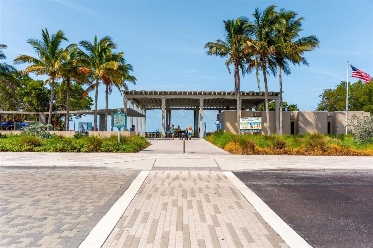 5600 Beach Way Drive, Unit 201, Sarasota, FL 34242 Photo