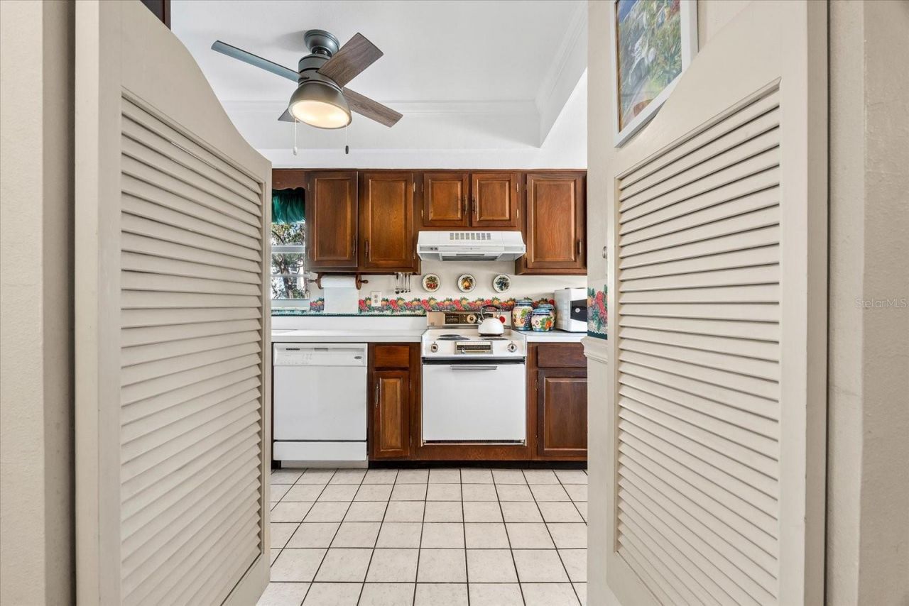 5600 Beach Way Drive, Unit 201, Sarasota, FL 34242 Photo