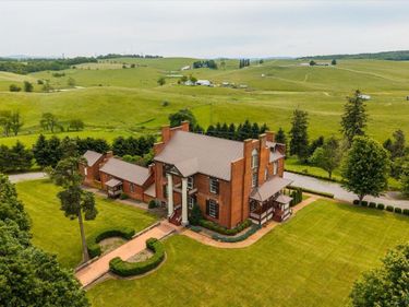 325 FACTORY OUTLET DR, Max Meadows, VA 24360