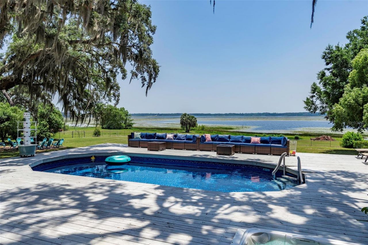 561 SE Lakeview Drive, Keystone Heights, FL 32656 Photo