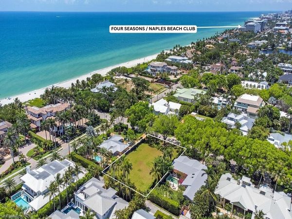 140 2nd AVE N, NAPLES, FL 34102