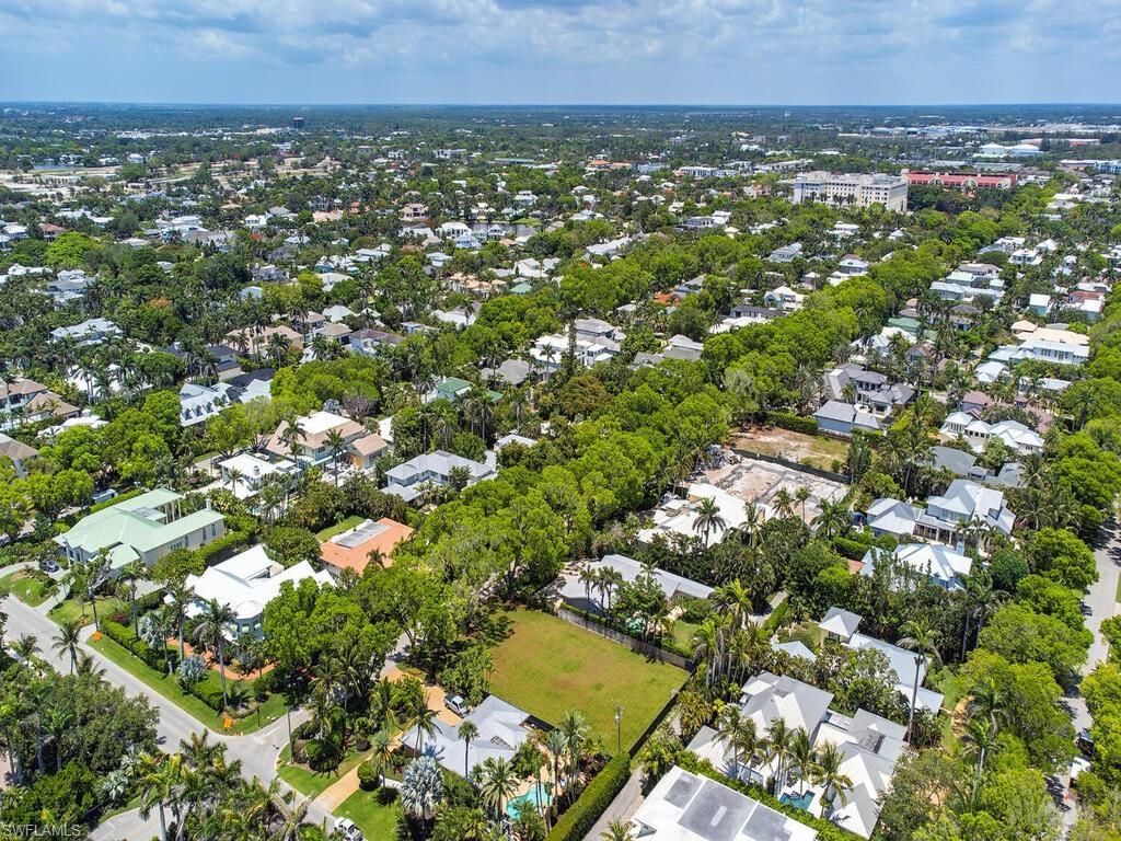 140 2nd Ave N, Naples, FL 34102 Photo