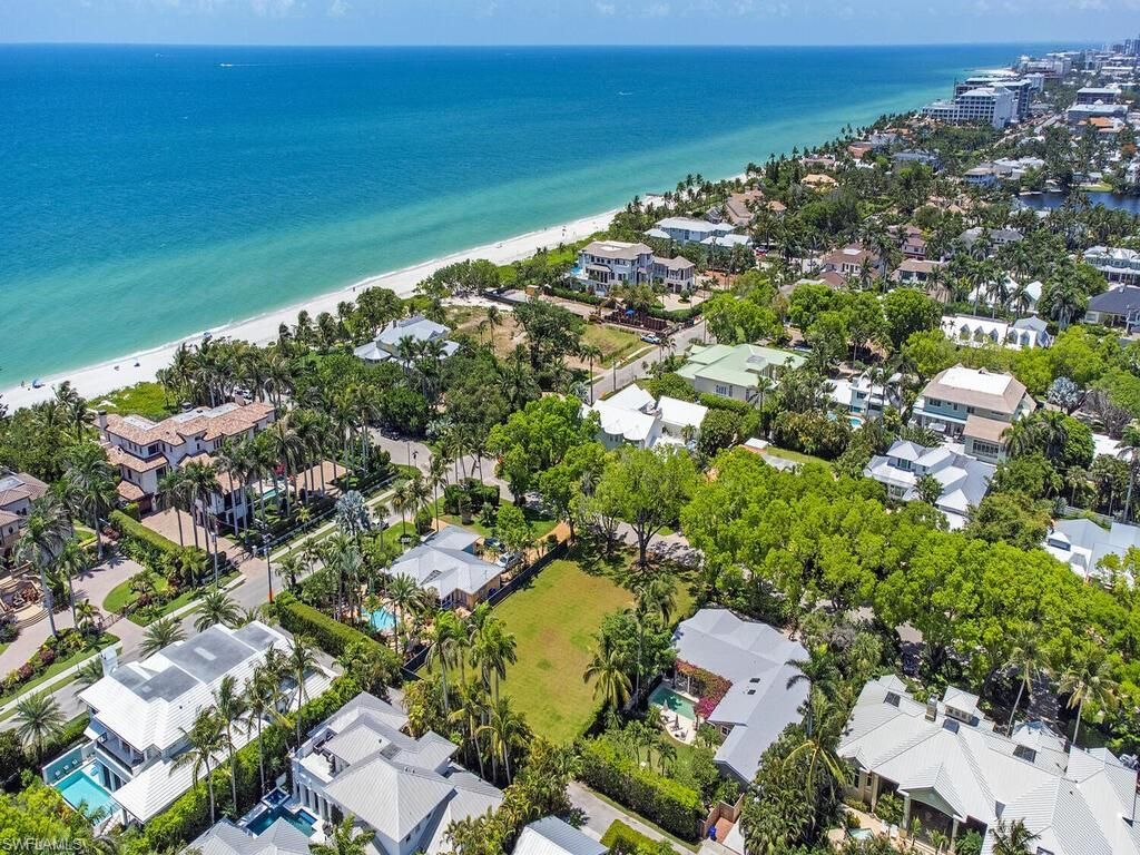 140 2nd Ave N, Naples, FL 34102 Photo