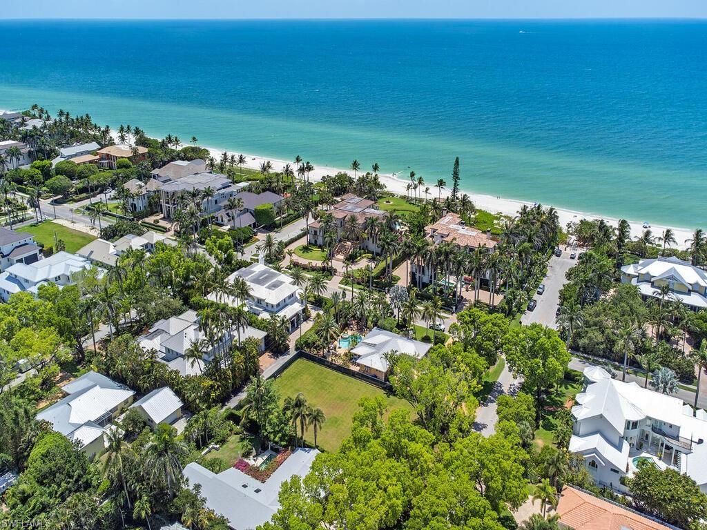 140 2nd Ave N, Naples, FL 34102 Photo