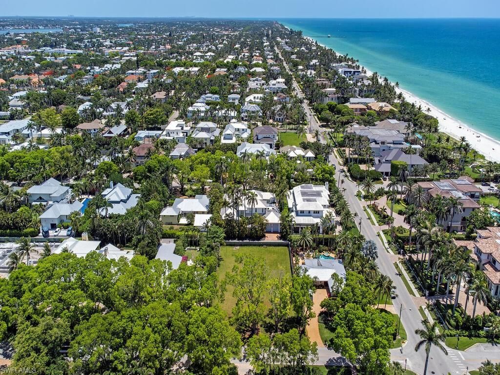 140 2nd Ave N, Naples, FL 34102 Photo