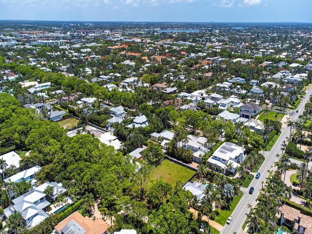 140 2nd Ave N, Naples, FL 34102 Photo