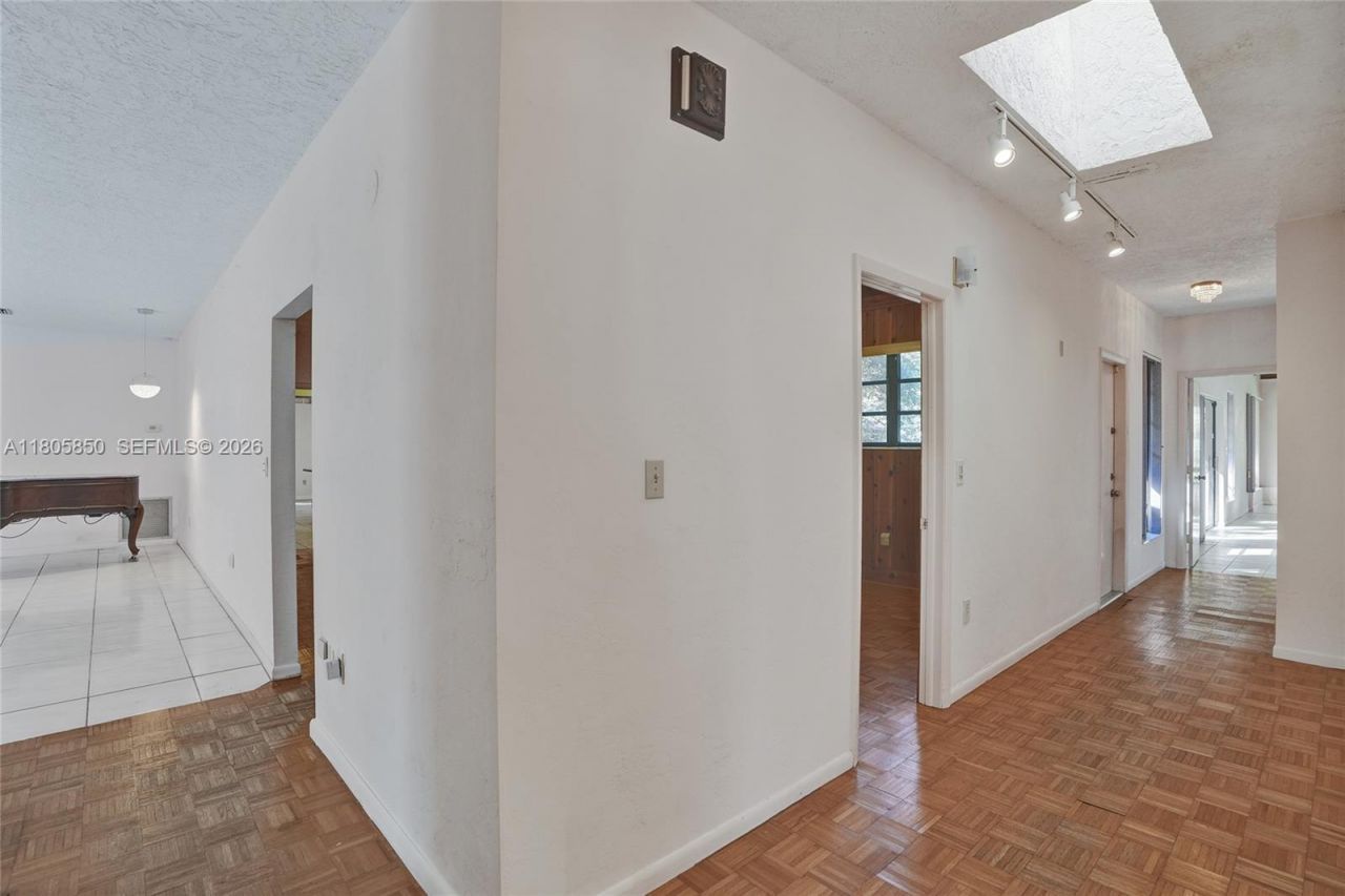 65 NE 152nd St, Miami, FL 33162 Photo