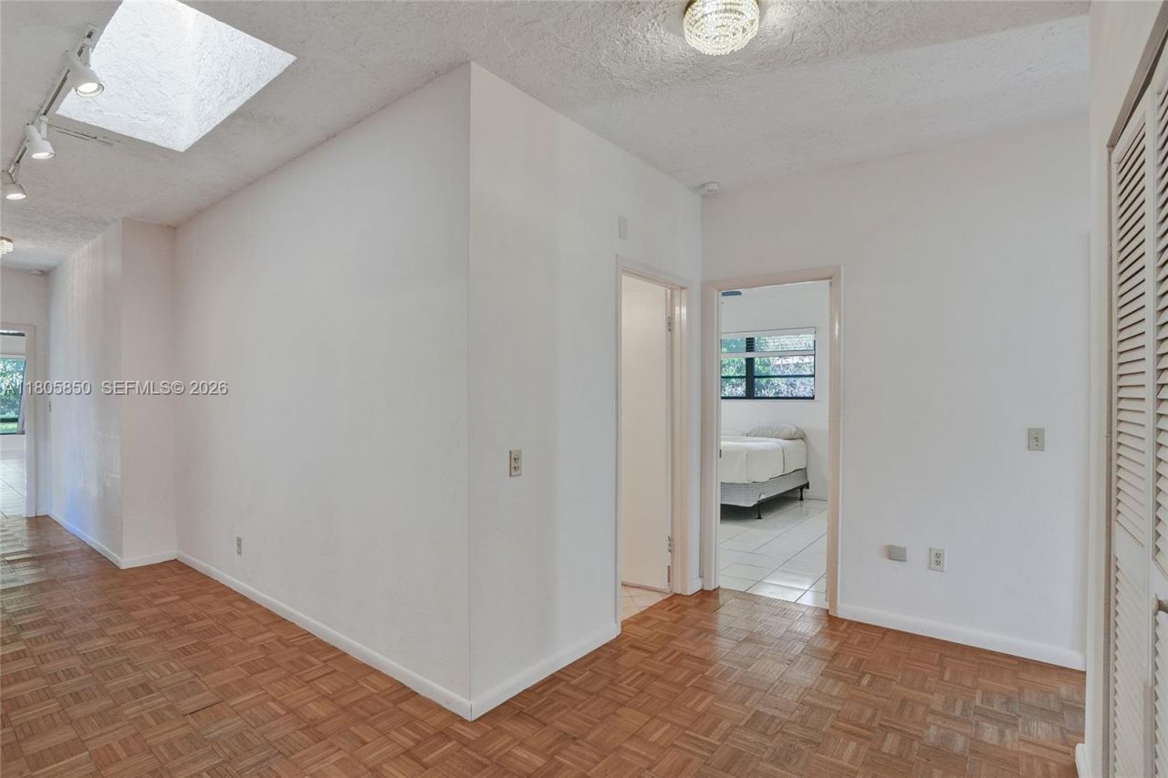 65 NE 152nd St, Miami, FL 33162 Photo