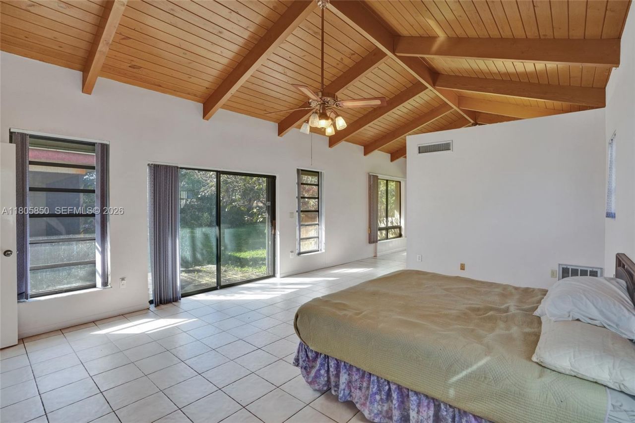 65 NE 152nd St, Miami, FL 33162 Photo