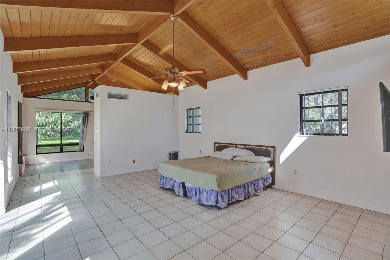 65 NE 152nd St, Miami, FL 33162 Photo