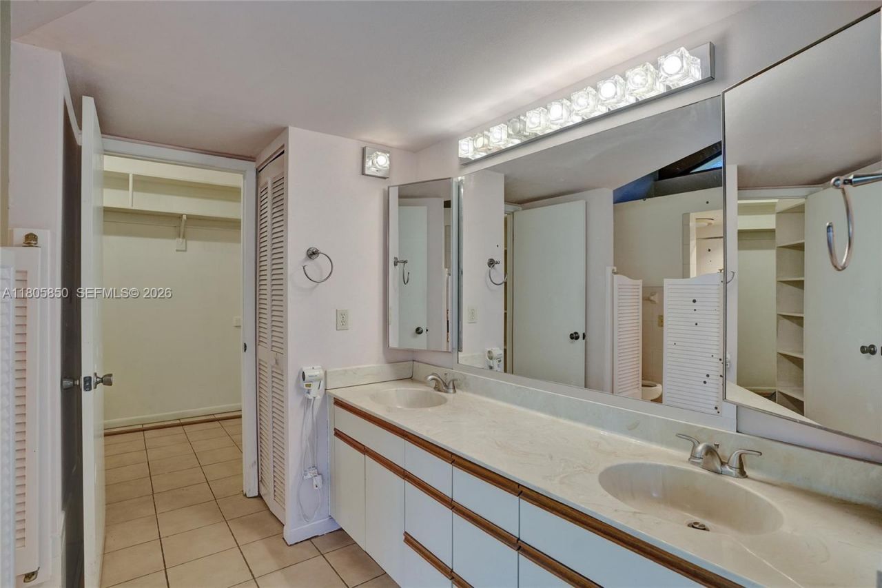 65 NE 152nd St, Miami, FL 33162 Photo