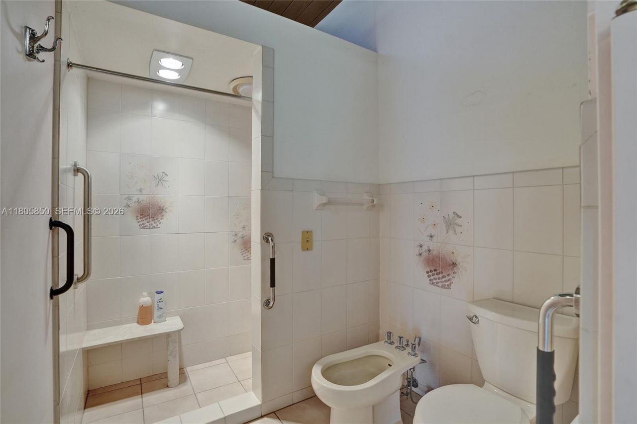 65 NE 152nd St, Miami, FL 33162 Photo