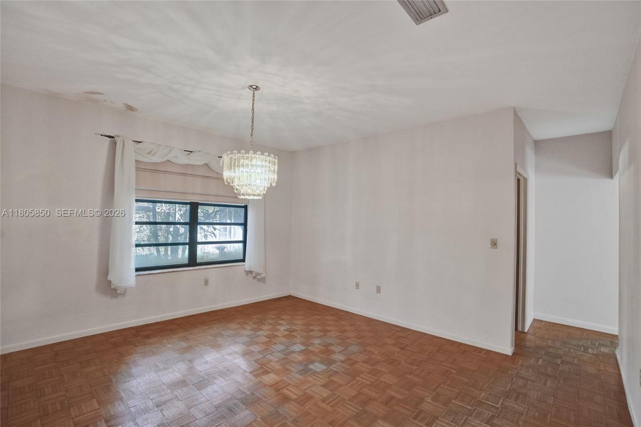 65 NE 152nd St, Miami, FL 33162 Photo