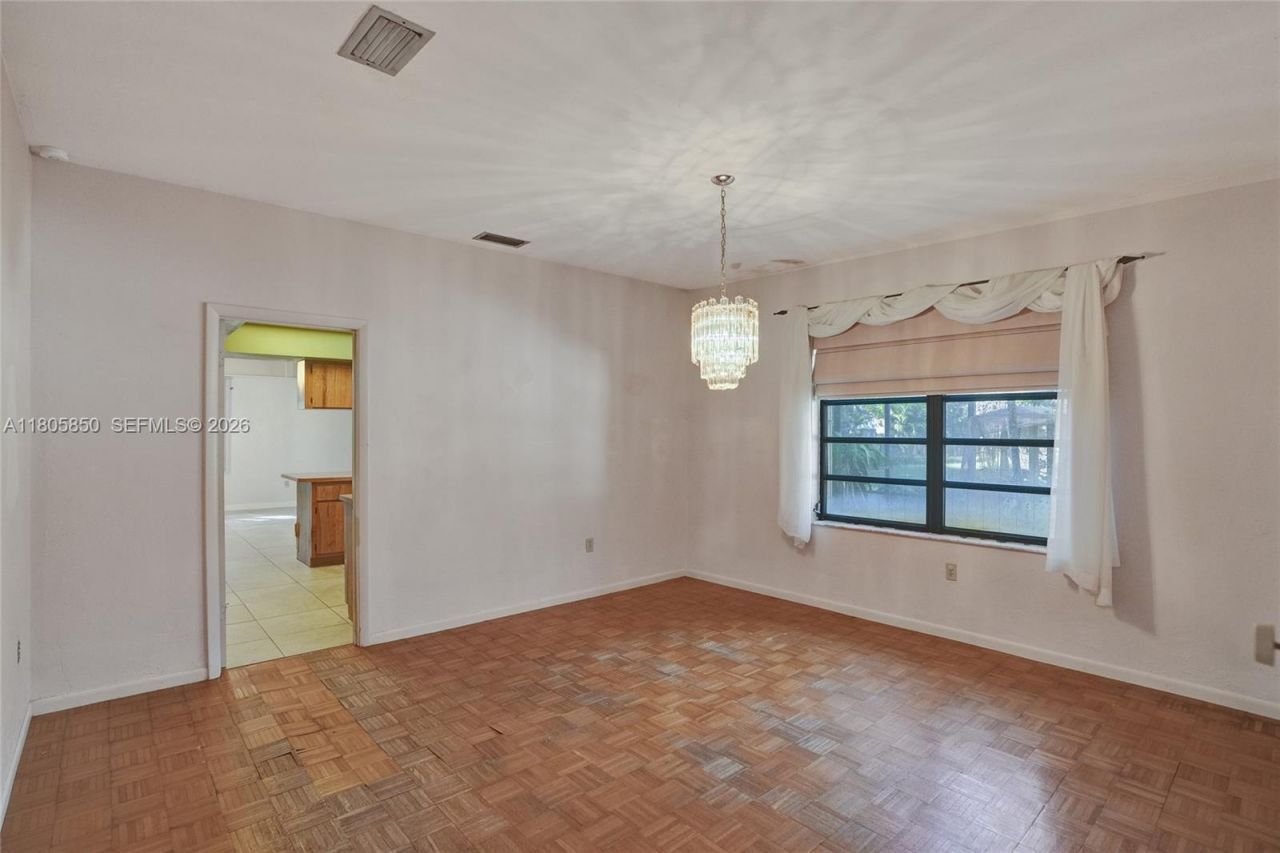 65 NE 152nd St, Miami, FL 33162 Photo