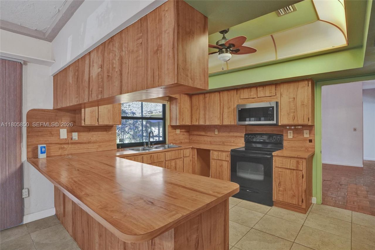 65 NE 152nd St, Miami, FL 33162 Photo