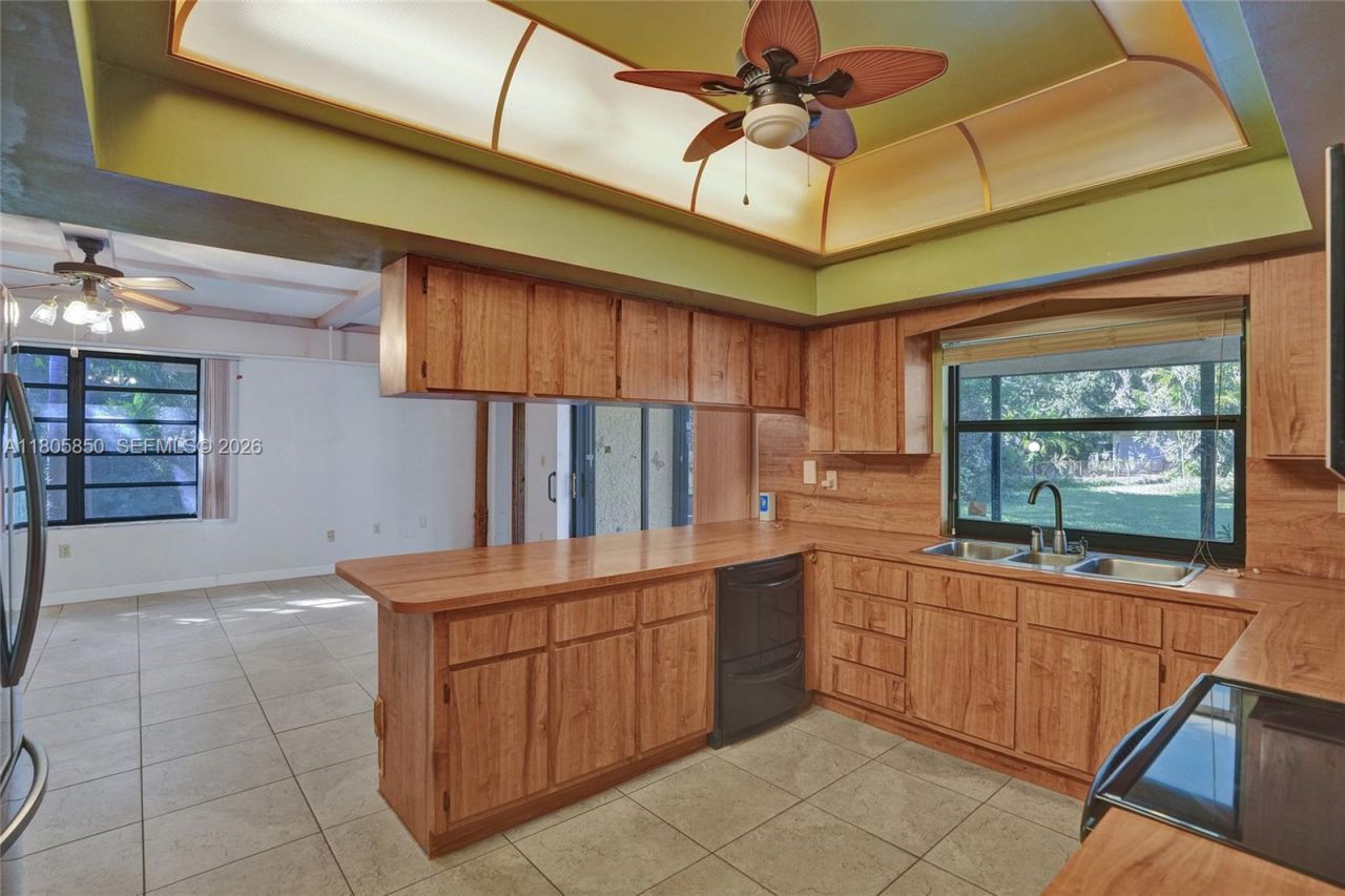 65 NE 152nd St, Miami, FL 33162 Photo