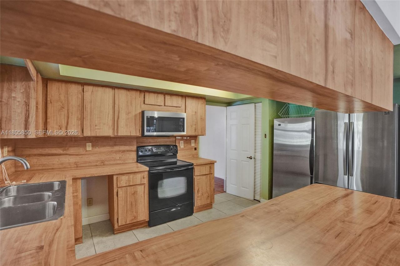 65 NE 152nd St, Miami, FL 33162 Photo