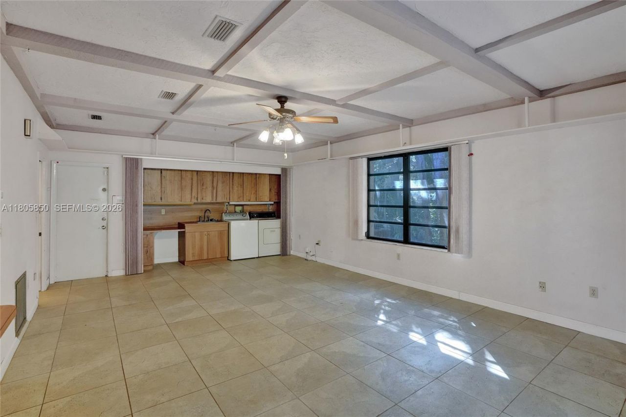 65 NE 152nd St, Miami, FL 33162 Photo