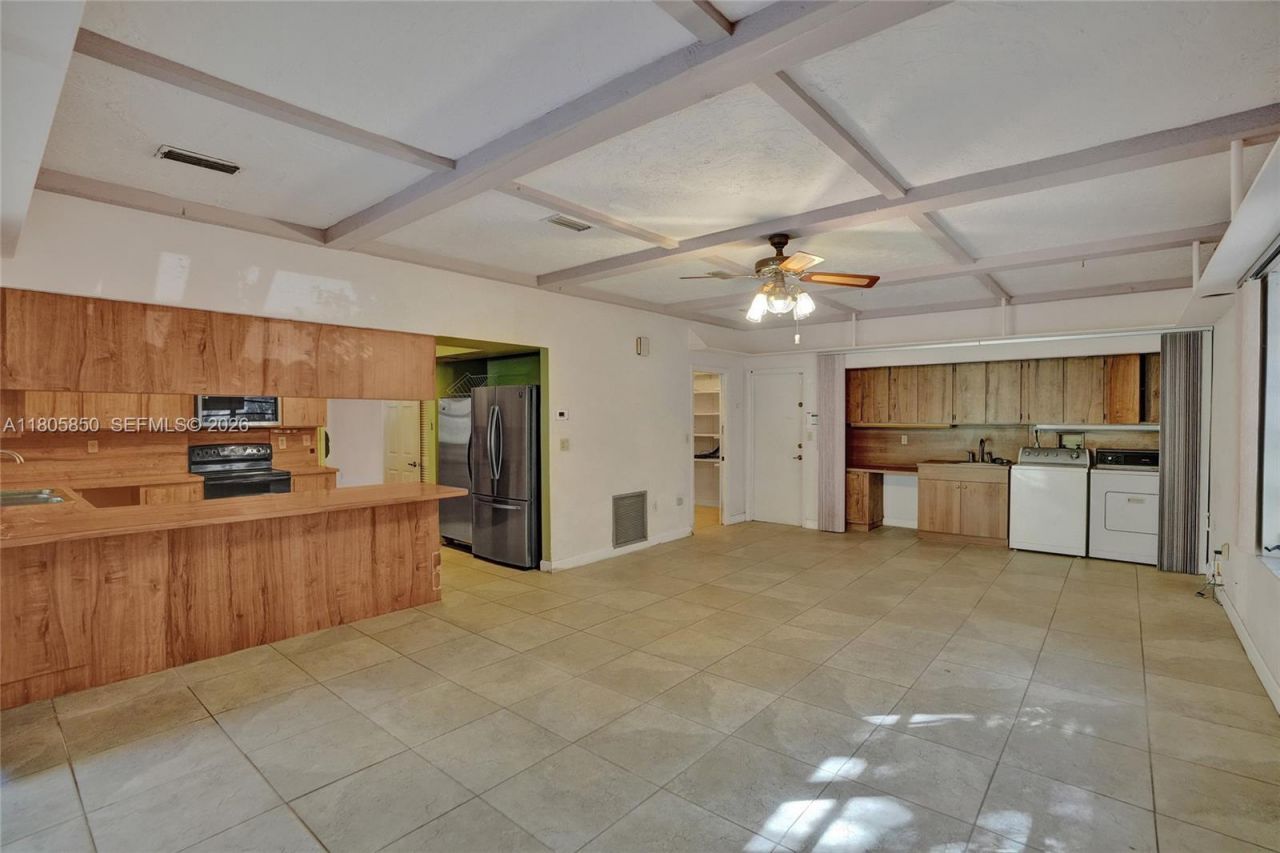 65 NE 152nd St, Miami, FL 33162 Photo