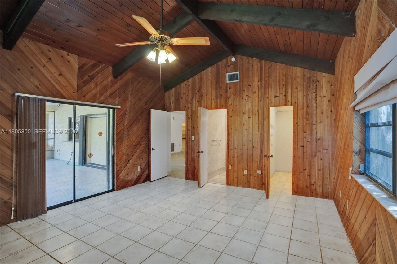 65 NE 152nd St, Miami, FL 33162 Photo