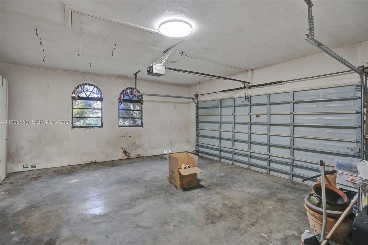 65 NE 152nd St, Miami, FL 33162 Photo