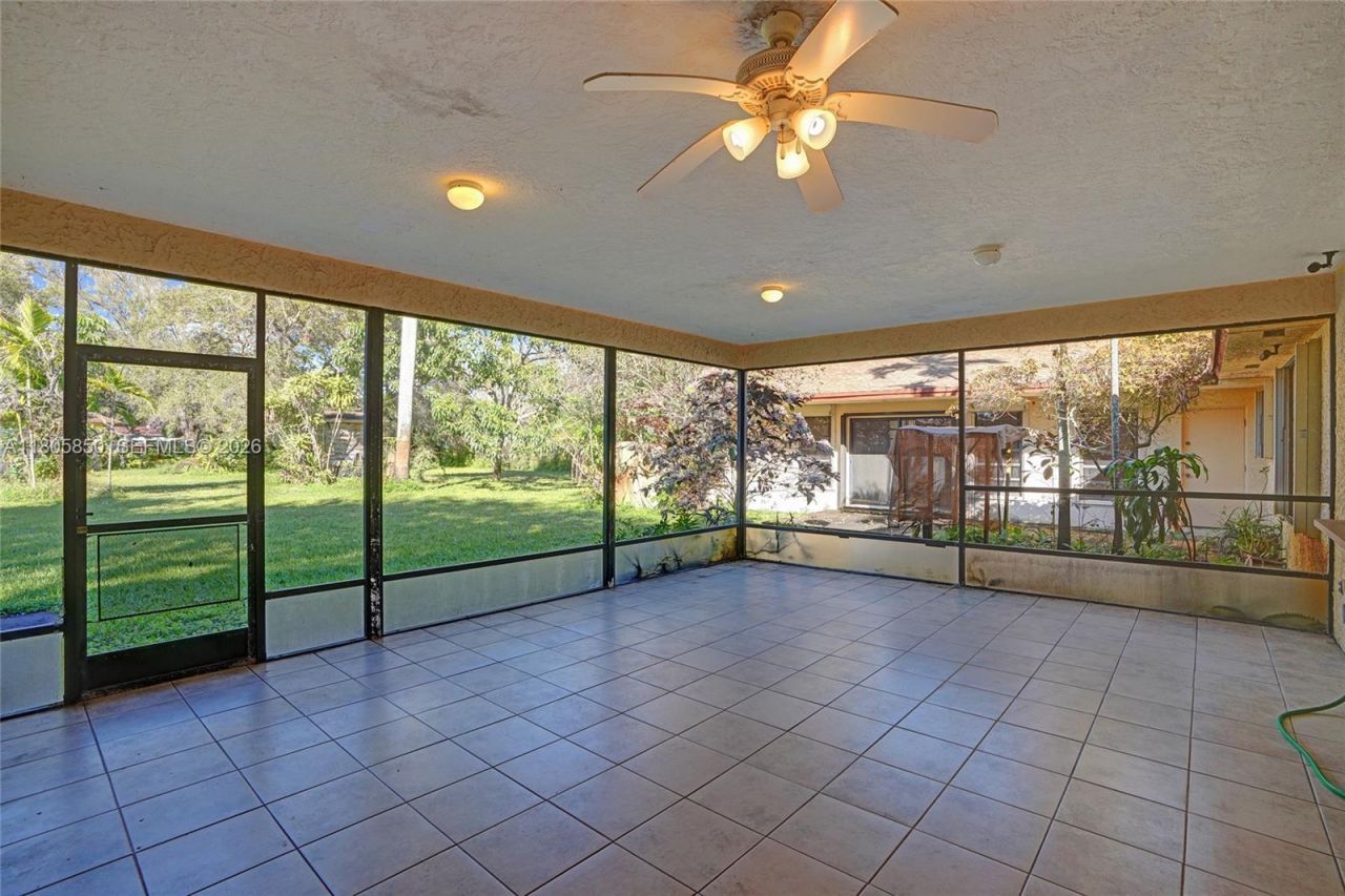 65 NE 152nd St, Miami, FL 33162 Photo