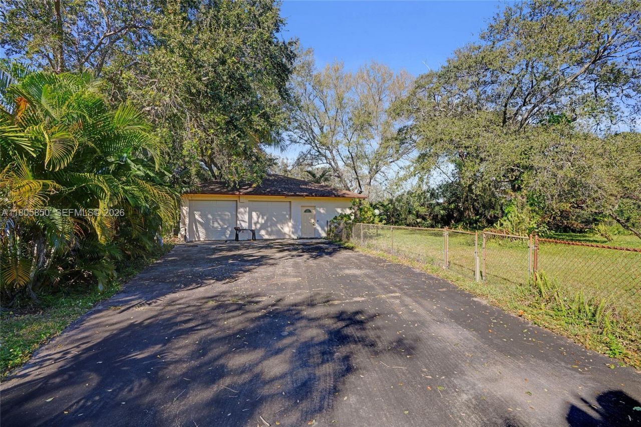 65 NE 152nd St, Miami, FL 33162 Photo