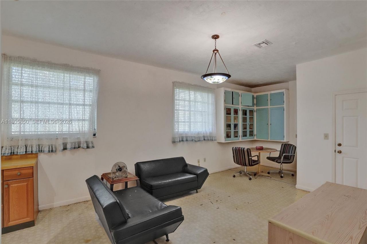 65 NE 152nd St, Miami, FL 33162 Photo