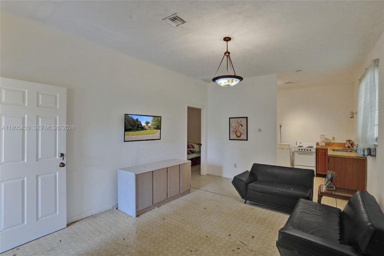 65 NE 152nd St, Miami, FL 33162 Photo