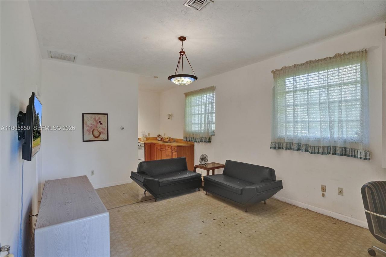 65 NE 152nd St, Miami, FL 33162 Photo