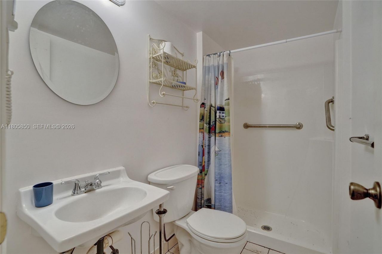 65 NE 152nd St, Miami, FL 33162 Photo