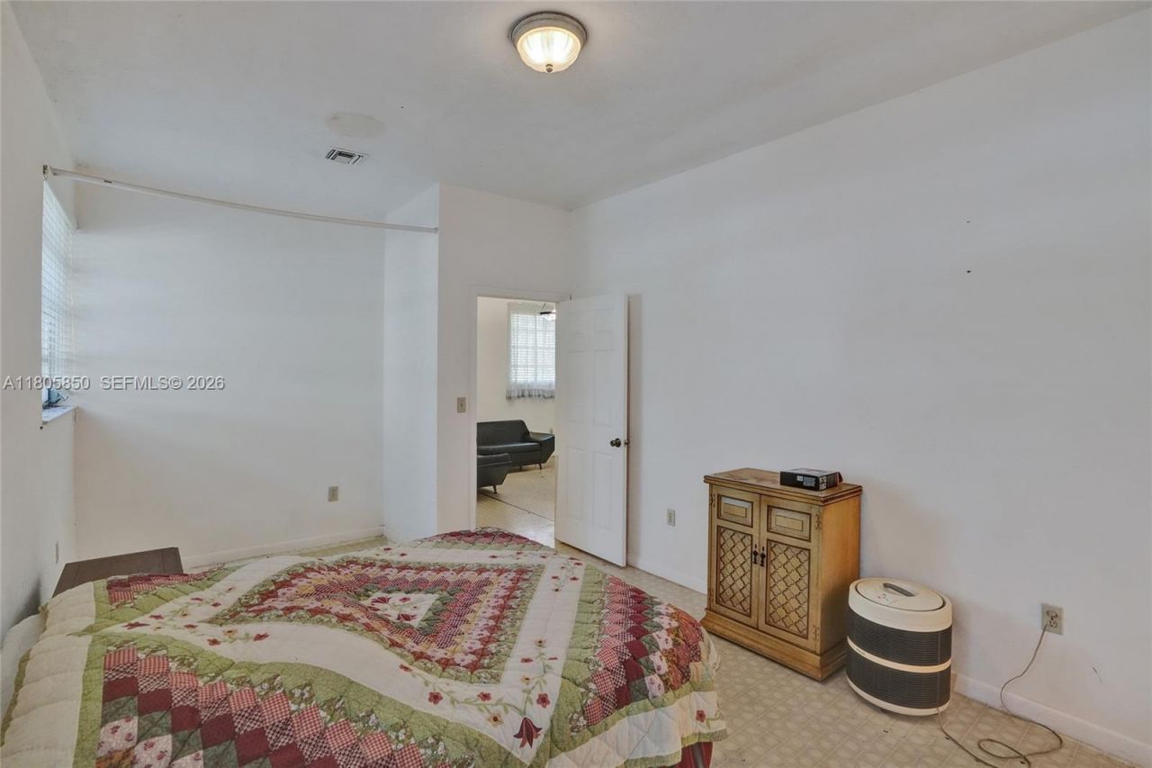 65 NE 152nd St, Miami, FL 33162 Photo