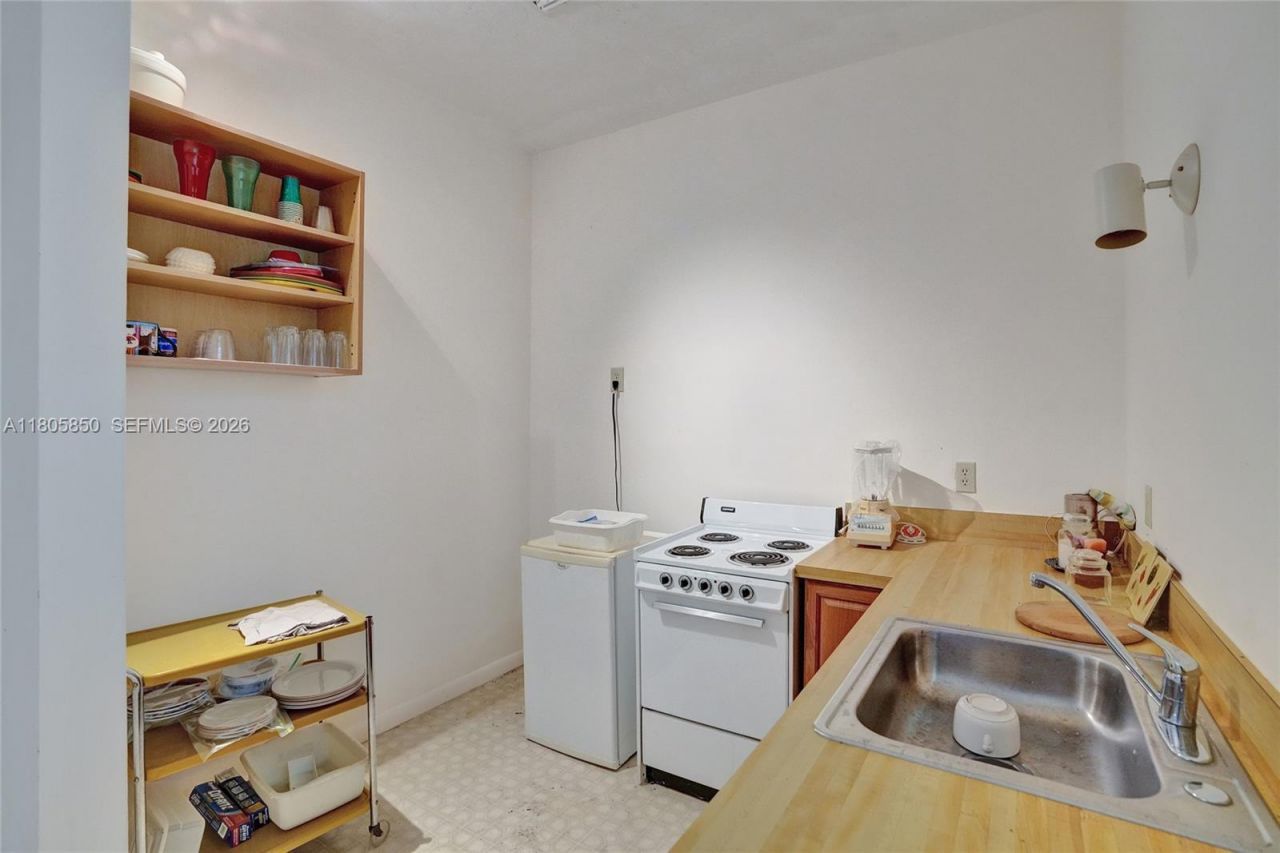 65 NE 152nd St, Miami, FL 33162 Photo